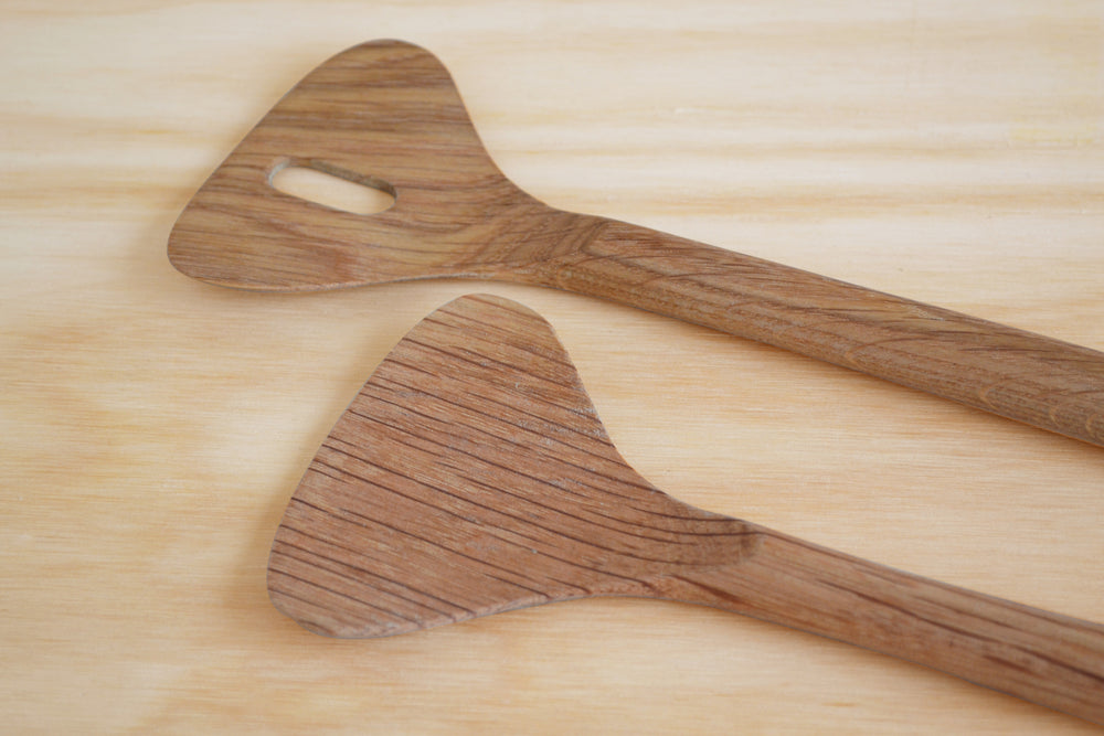 
            
                Load image into Gallery viewer, Alfredo Haberli Salad Servers in oak with metal ends.
            
        