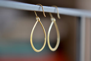 Marian Maurer Dakri Hoop Earring ear wire 18k recycled yellow gold satin finish medium