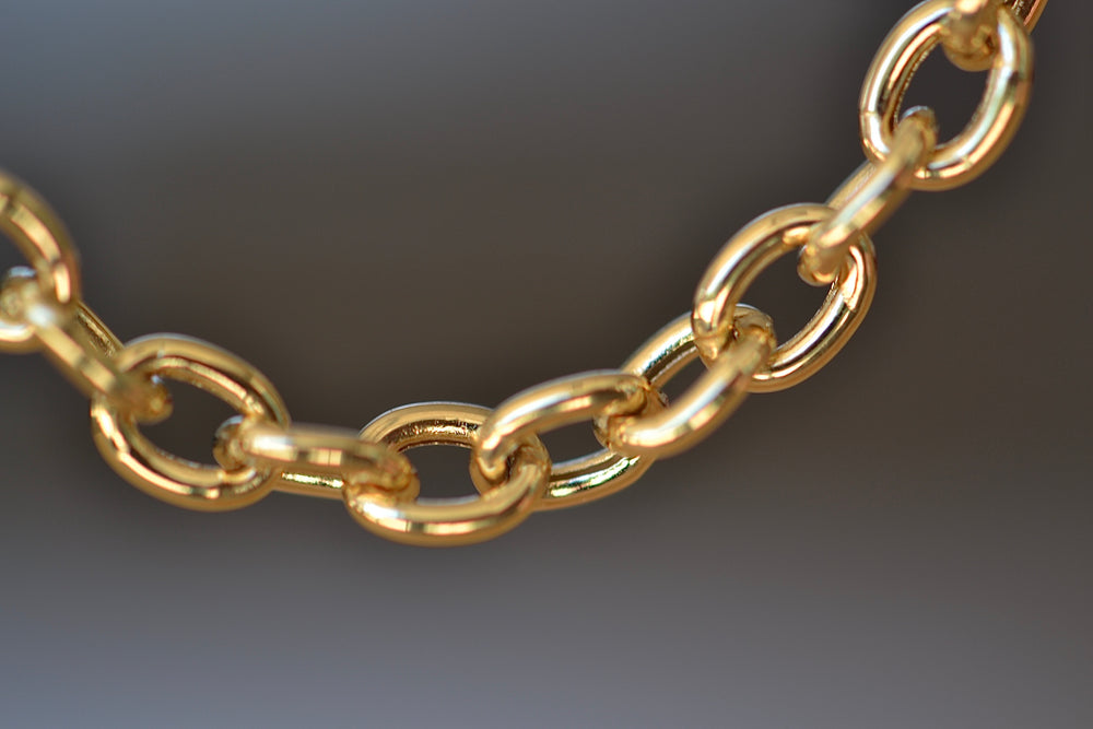 Small Rolo Chain in 14k gold.