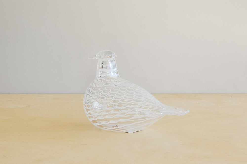 OIva Toikka Mediator Dove in clear glass with white pattern design from Iittala. 