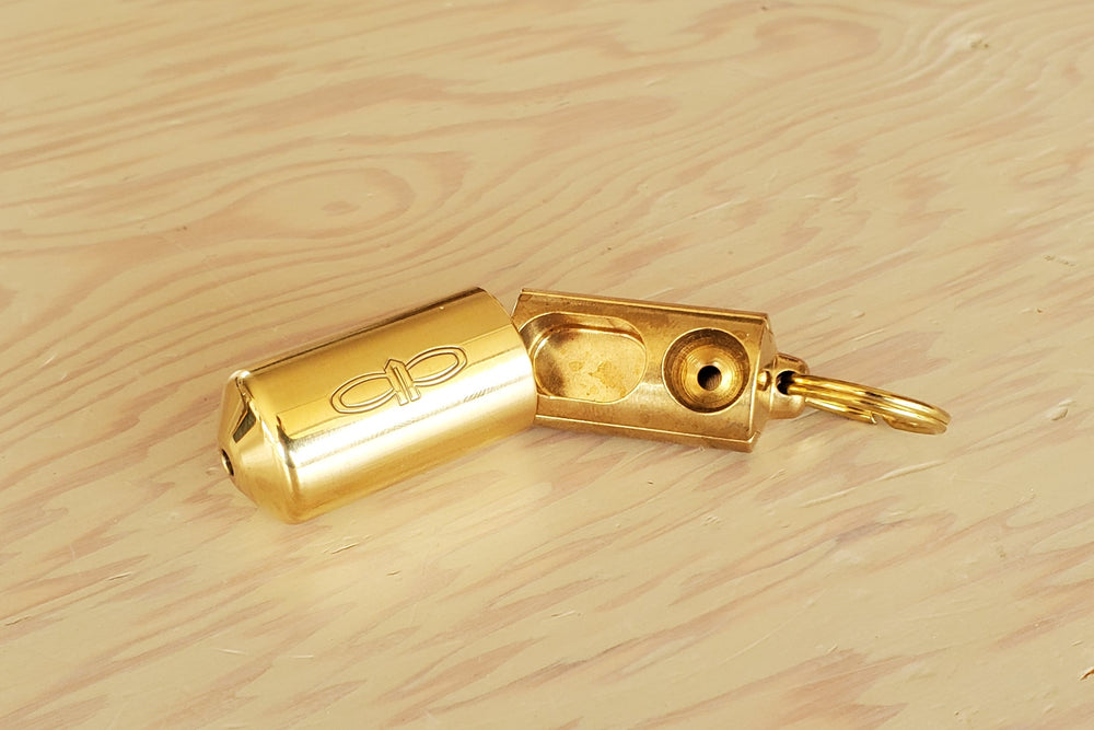 
            
                Load image into Gallery viewer, Piece Pipe.  One-hitter pipe.  Brass made in Sweden.
            
        