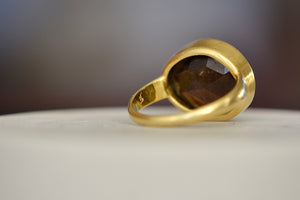 
            
                Load image into Gallery viewer, Pippa Small Chrysoprase Large Greek Ring 18k Yellow gold.
            
        