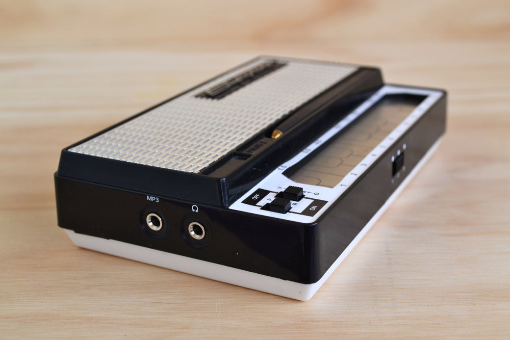 
            
                Load image into Gallery viewer, Stylophone Miniature Synthesizer side view.
            
        